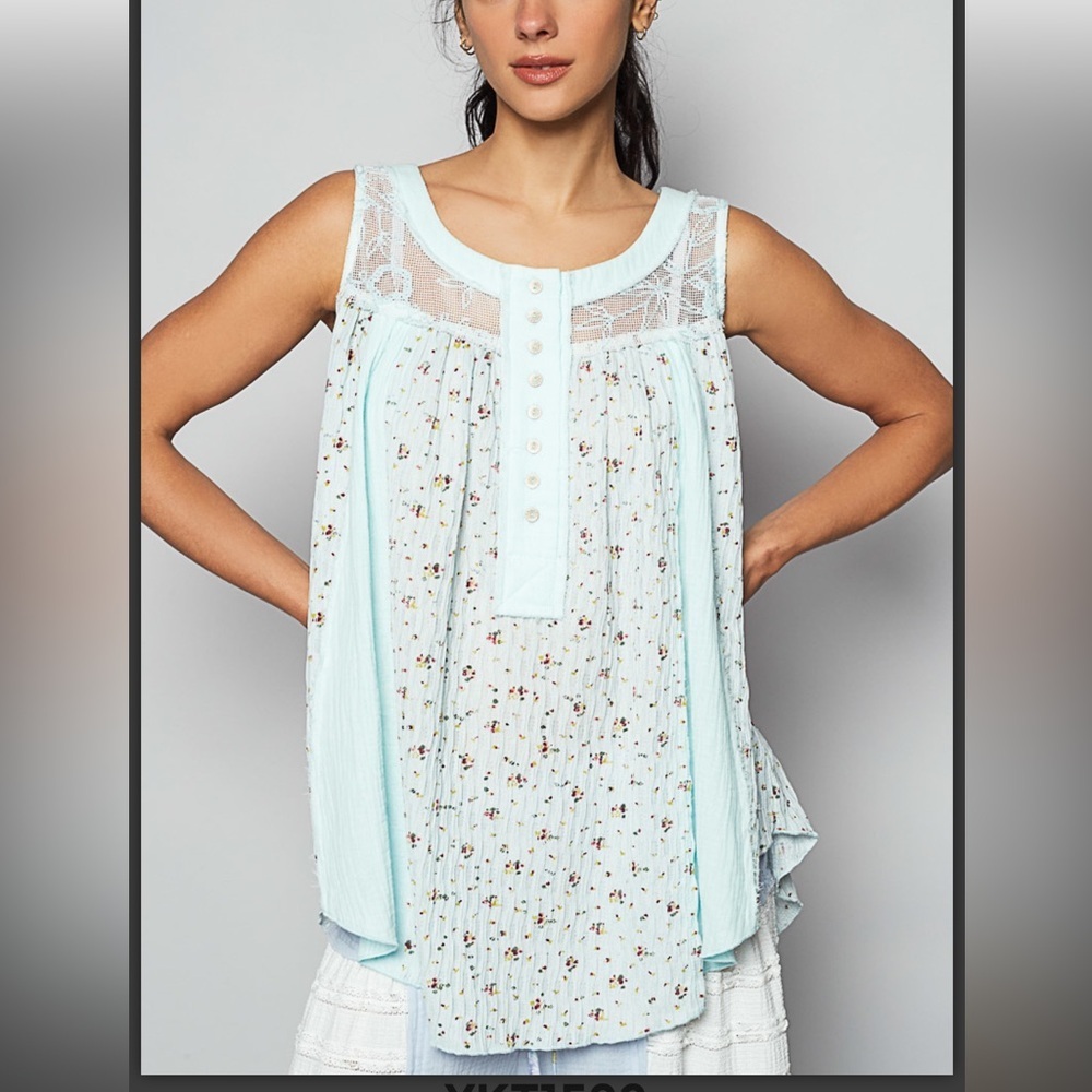 1️⃣ left . POL Multicolored Sleeveless Floral Pleated Blouse - Picture 4 of 4
